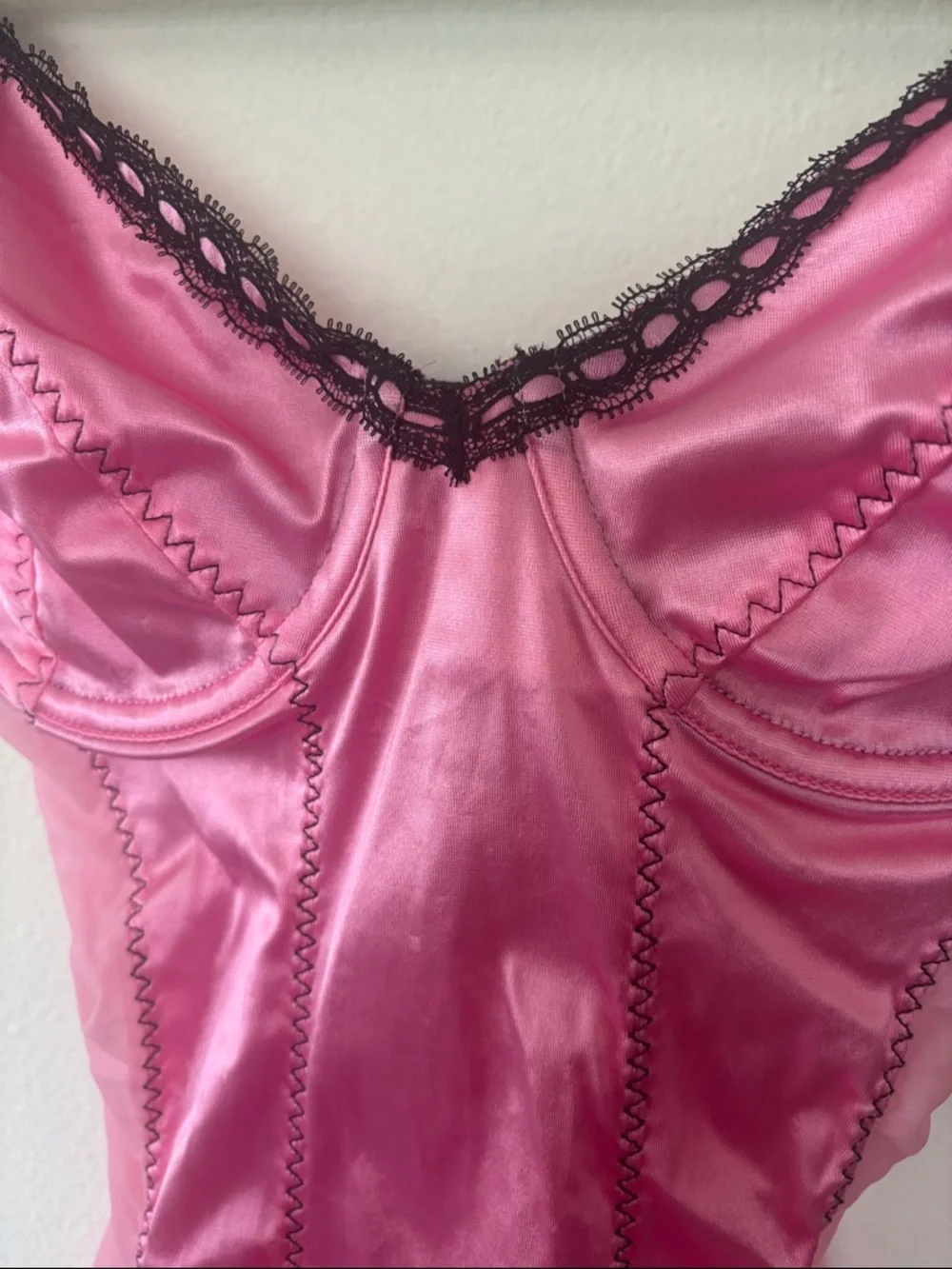 NWT!! NEW VINTAGE VS Pink Black Satin Lace Trim Sexy Lingerie Garter Details - Picture 4 of 11